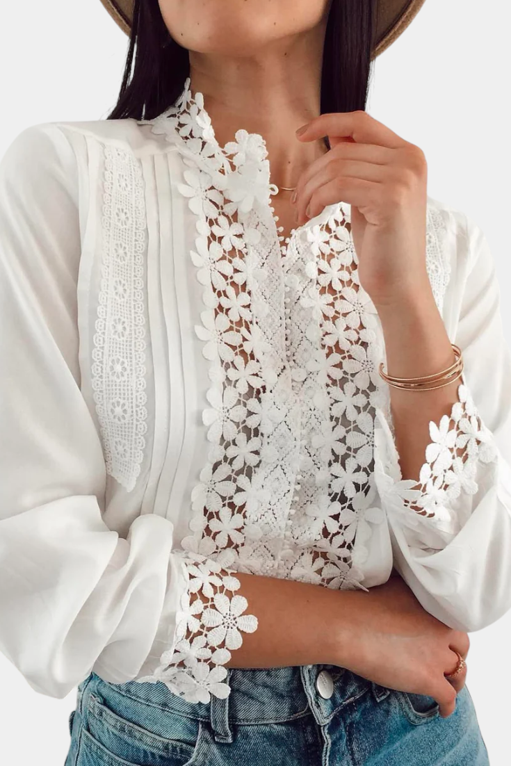 Elvira Bluse Med Frontbroderet Blonder Og Eksklusiv Stil