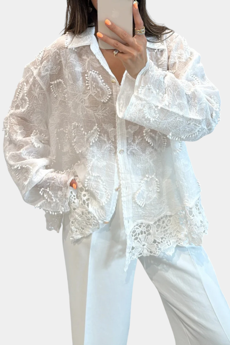Wild Iris Bluse i Hvid Blonder Med Fin Broderi Delikat