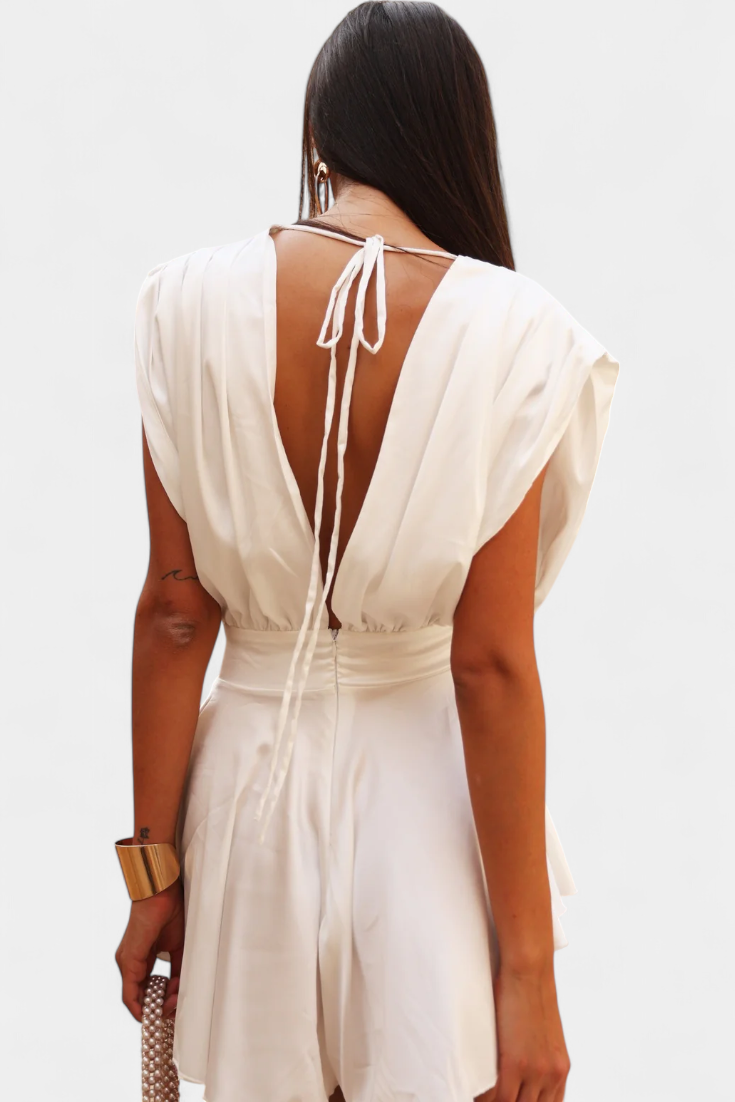 Rosalba Satin Kort Jumpsuit Dyb Vudskæring Eksklusiv
